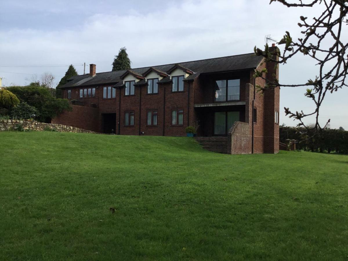 Lower Thornton Farm Exeter Exterior photo